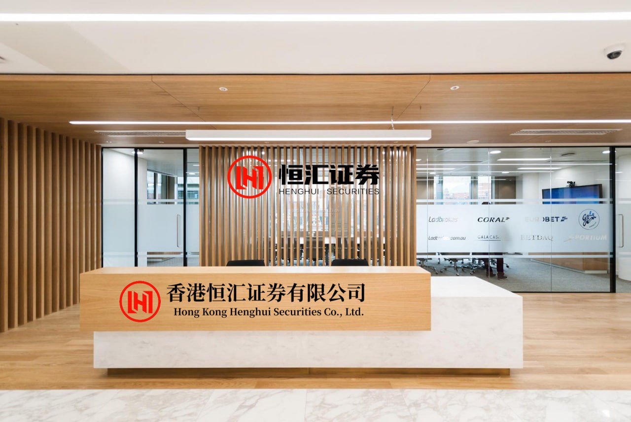 驰赢策略 刘浩存被骂了足足五年“资源咖”, 如今她为了拿下《主角》女主, 签了一份极...